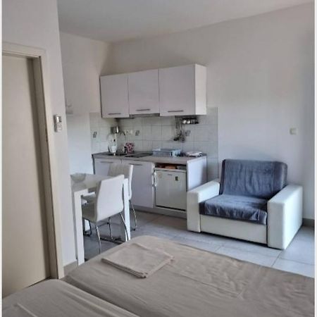White Pearl Apartment Sukosan Bagian luar foto